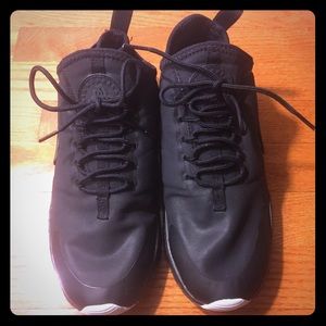 Nike Air Huarache- Black / Ladies Size 10